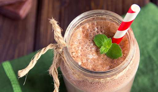 Refreshing & Satisfying High-Protein Chocolate Mint Smoothie