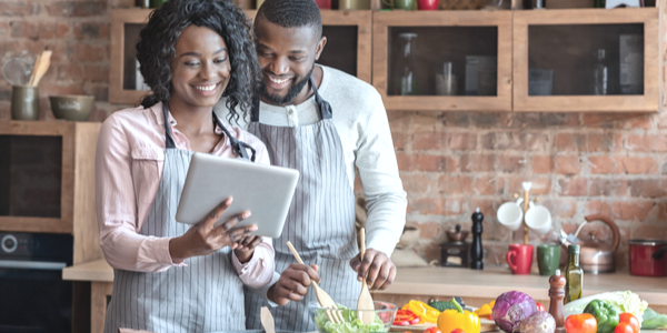 How Working Couples Can Create & Keep A Healthy Eating Schedule
