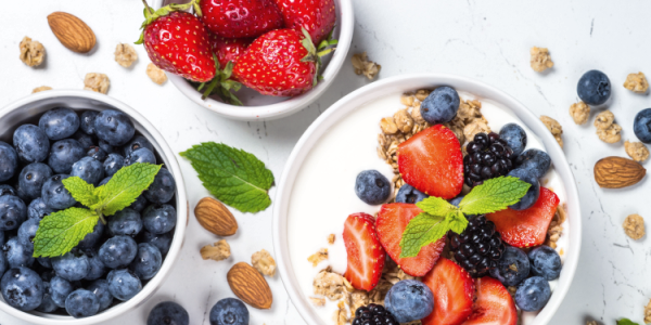 bowls-of-berries-and-yogurt